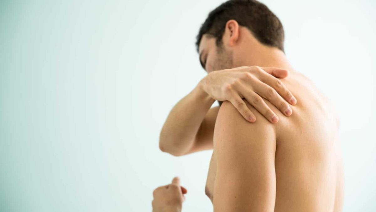 shirtless-young-man-suffering-from-muscle-pain-his-shoulder-visiting-spa-relieve-it