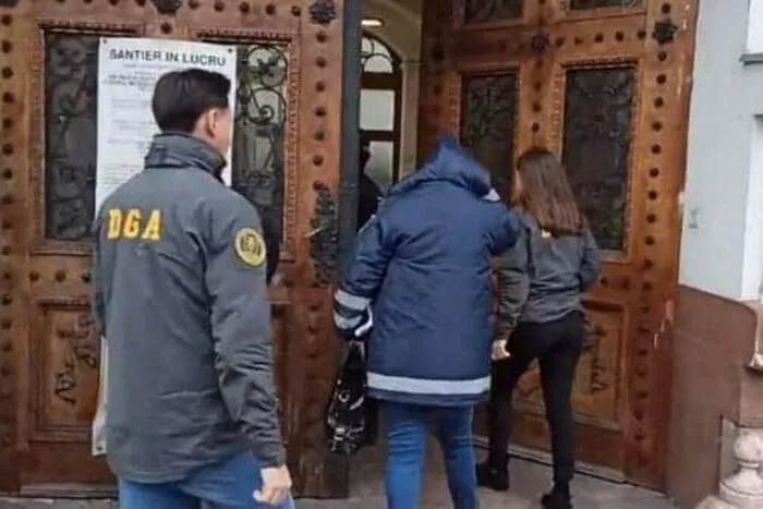 Directorul-Directiei-Vamale-Bucuresti-retinut-de-procurorii-DNA.jpg