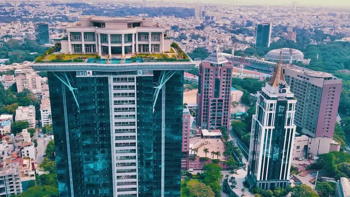 Ce și-a construit un miliardar pe acoperișul unui bloc de 33 de etaje. Imaginile sunt fabuloase, așa ceva nu s-a mai văzut