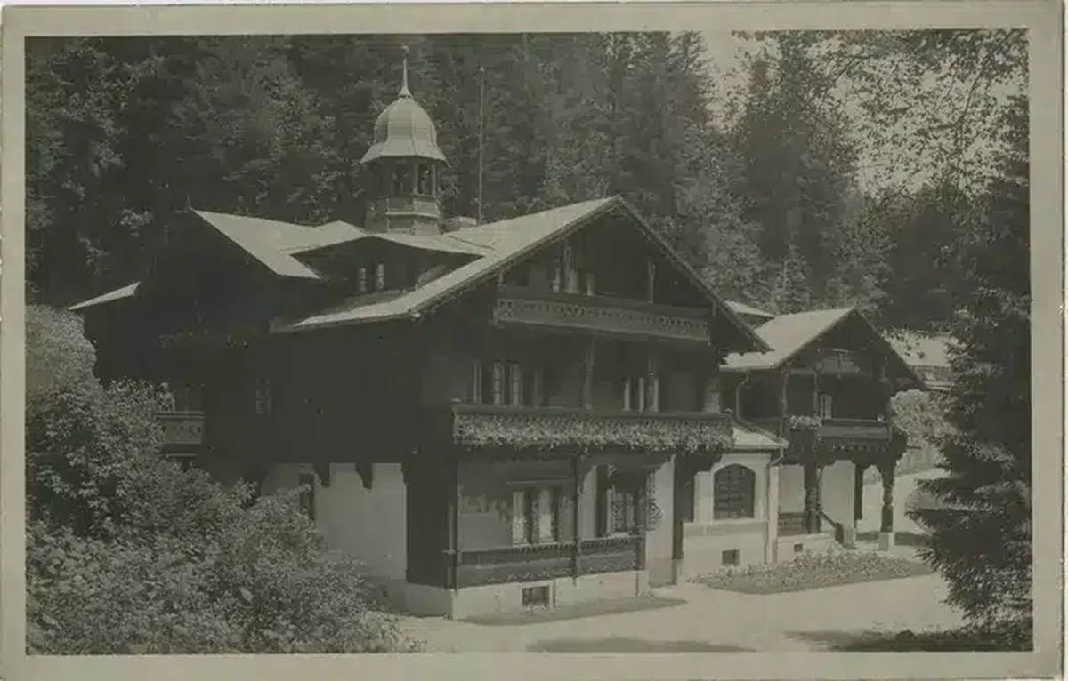 Pe Valea Prahovei se află un castel care rivalizează cu Peleş, este la fel de frumos, dar puţini ştiu de el