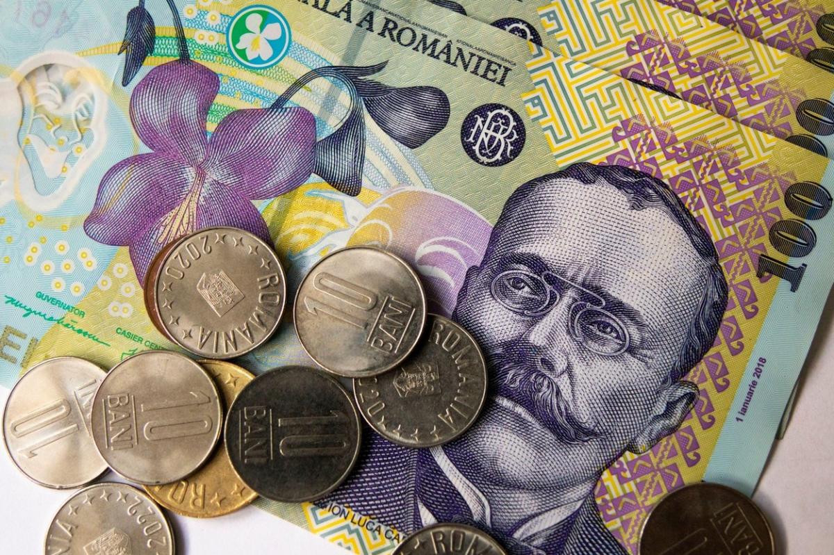 Elevii cu note bune vor primi o bursă de 1.000 de lei