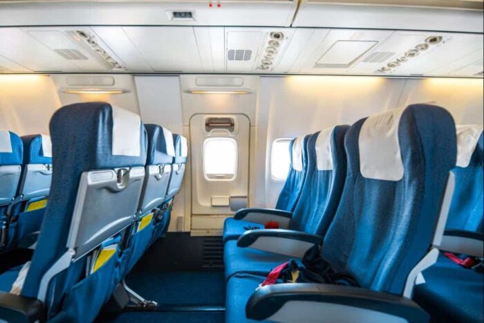 Nu schimba niciodata locul in avion. De ce nu e bine foarte multi romani au acest obicei