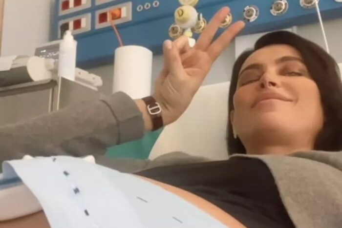 Catrinel Menghia s-a dus la spital să nască, dar medicii au trimis o imediat acasă, spunându-i că este o alarmă falsă S a dus la spital sa nasca dar medicii au trimis