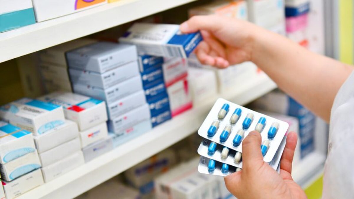 În farmacii de la data de 1 aprilie, se scumpesc prețurile pentru 900 de medicamente
