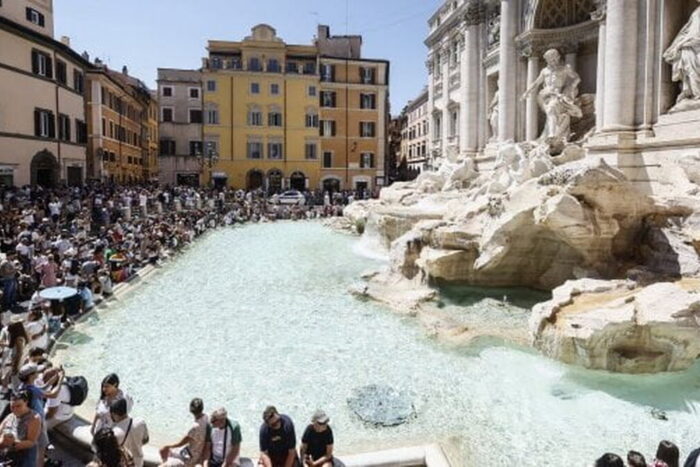Câţi bani se strâng anual, şi unde ajung monedele aruncate în Fontana di Trevi din Roma? Unde ajung monedele aruncate in Fontana di Trevi din Roma