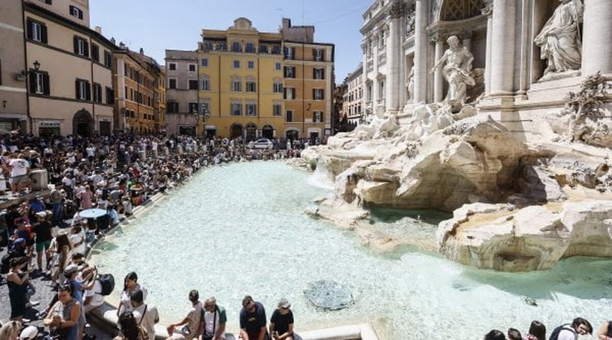 Câţi bani se strâng anual, şi unde ajung monedele aruncate în Fontana di Trevi din Roma?