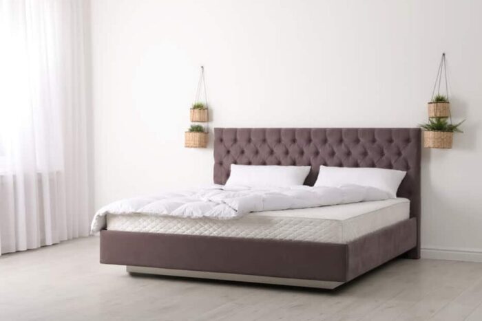 De unde să cumperi o saltea pentru pat pentru a nu avea surprize neplăcute? shutterstock 1327973888