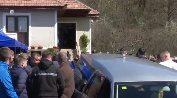 scene dramatice inmormantare andreei studenta ucisa timisoara mama cazut secerata scene dramatice inmormantare andreei studenta ucisa timisoara mama cazut secerata