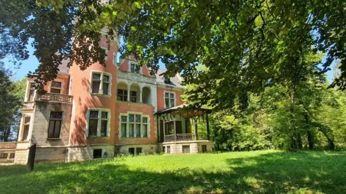 Castelul-superb-din-Romania-de-care-habar-nu-aveai.-E-o-bijuterie-ascunsa-multi-ani-a-fost-spital.jpeg