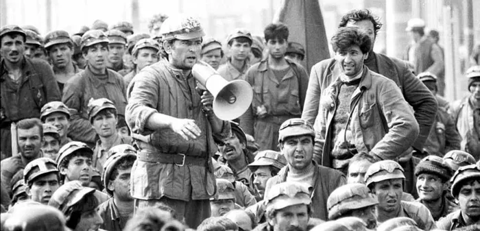 Regiunea din România care falimentează. Mii de români părăsesc zona anual, nu mai au ce face aici