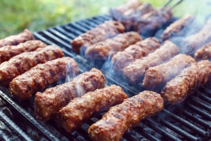 Reteta originala de mici veche de 100 de ani. Ingredientul surpriza care face toata diferenta scaled