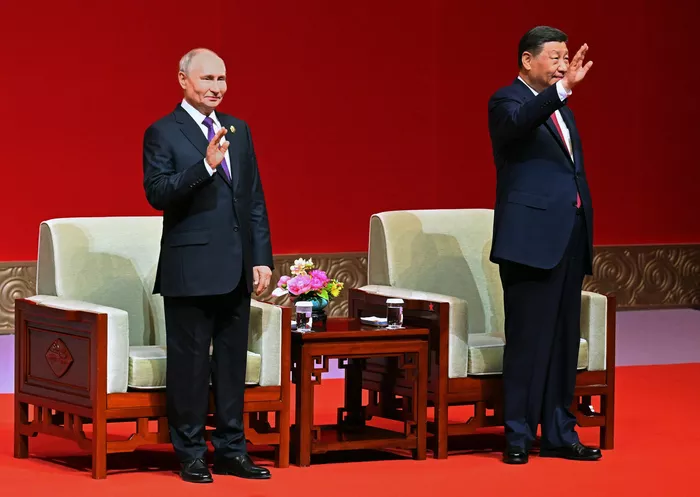 Vladimir Putin, cu valiza nucleară după el? Presa străină, despre apariţia ciudată a liderului rus în China