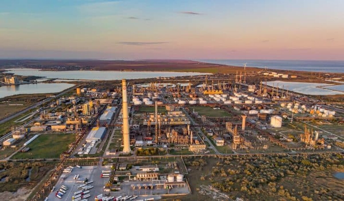 Ministerul Energiei a afirmat că vinde participația la rafinăria Petromidia şi vizează încasări de peste 200 de milioane de dolari