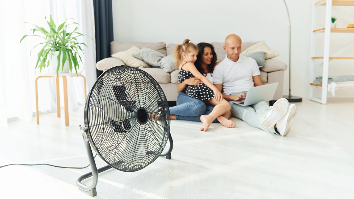 Cum să menții confortul în casa ta în timpul verii, cu costuri mici la electricitate?