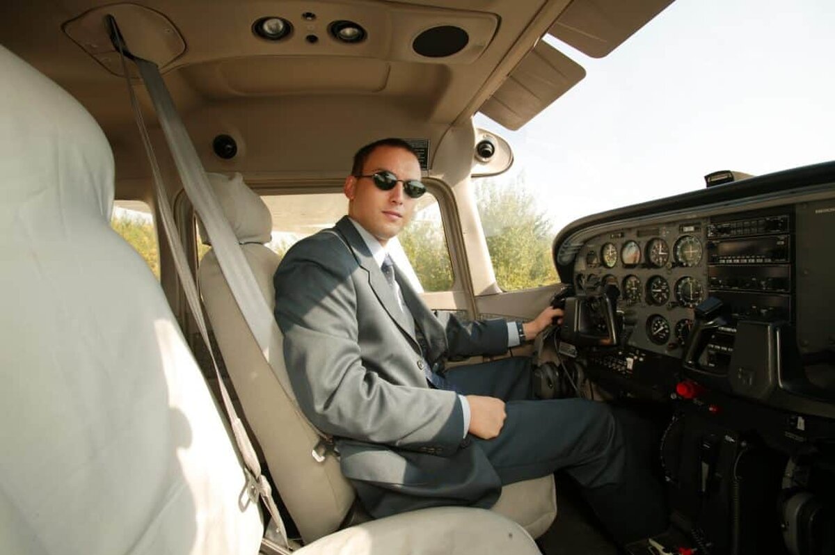 Cum te poți feri de turbulențele din timpul zborului cu avionul, din recomandările lui Cătălin Prunariu