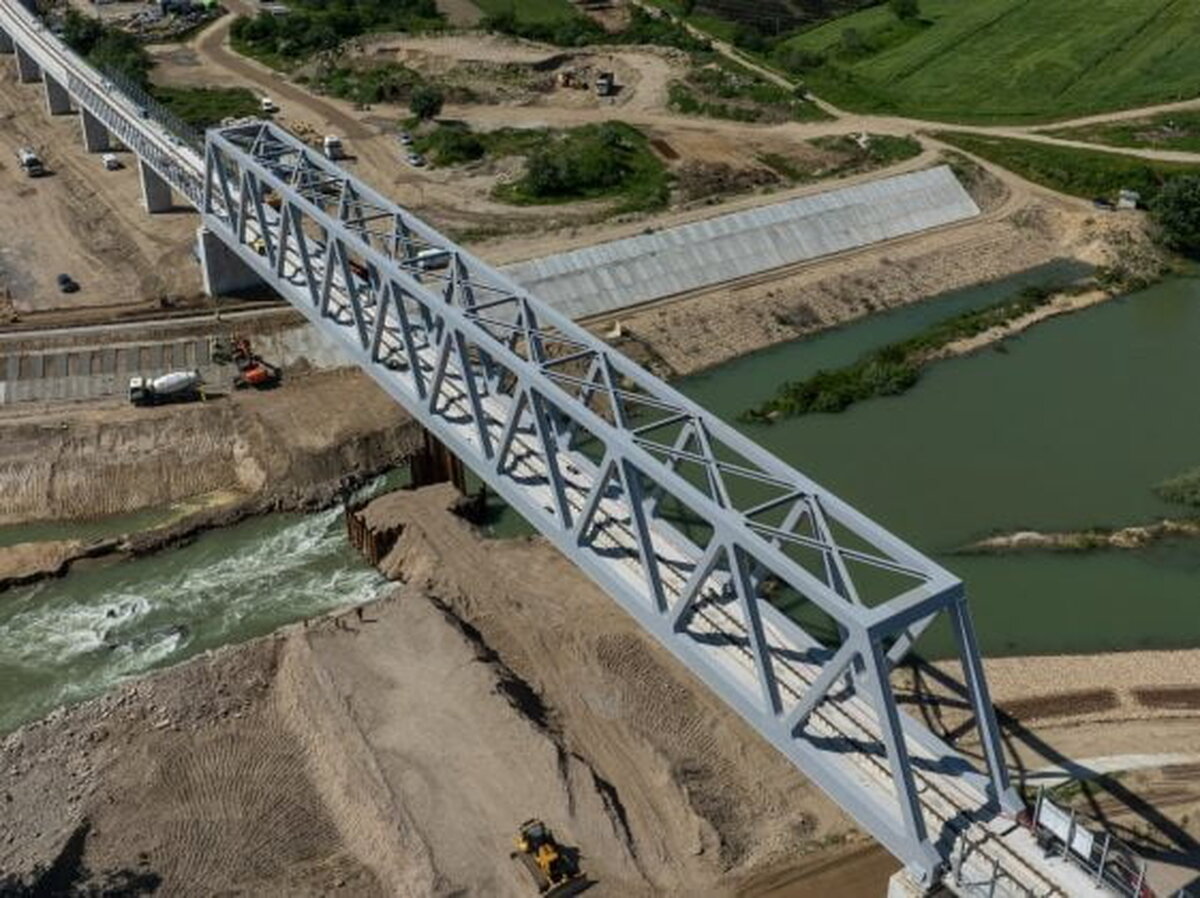 Noul pod feroviar de la Grădiștea va fi deschis circulației pe 1 iunie 2024, a informat CFR Infrastructură