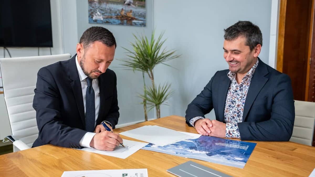Mircea Fechet şi Alex Găvan au semnat memorandumul pentru Centura Verde Bucureşti-Ilfov
