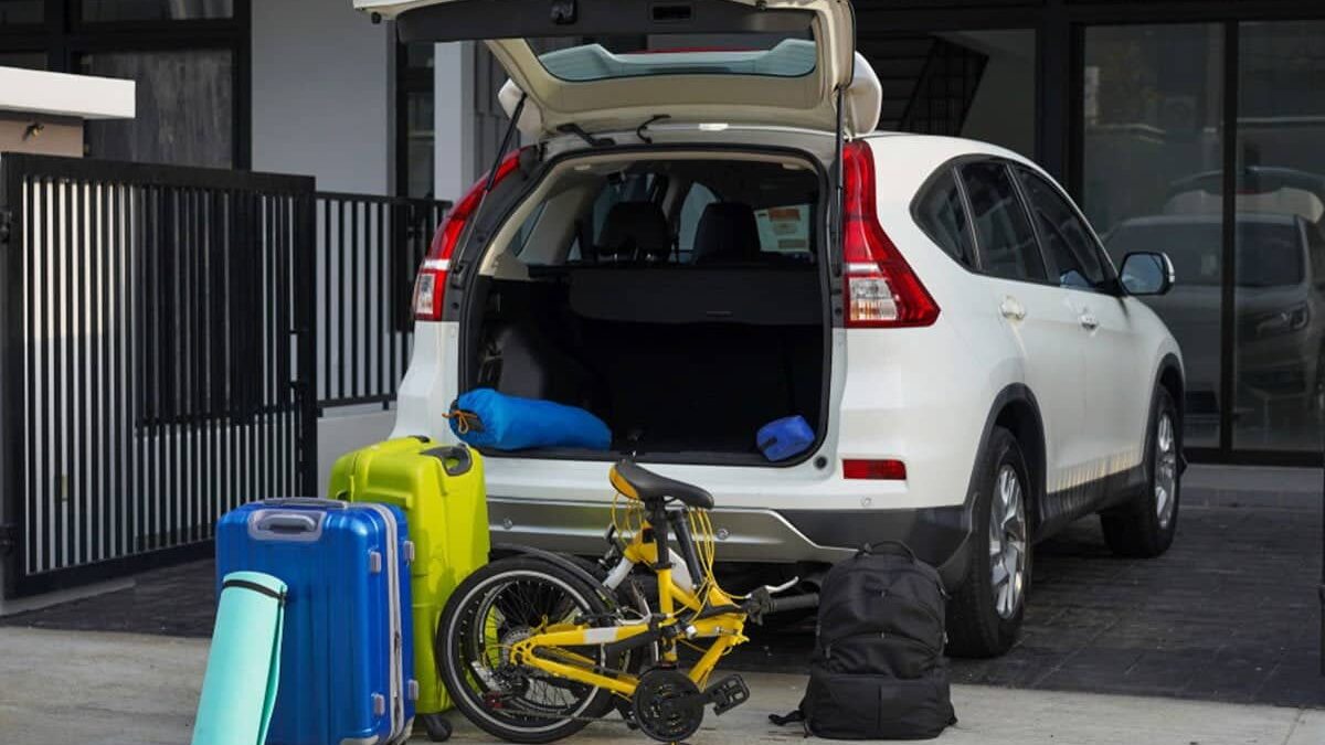 Vacanță cu mașina: cum să-ți eficientizezi spațiul pentru transportul bagajelor vacanta cu masina depozitare transport bagaje