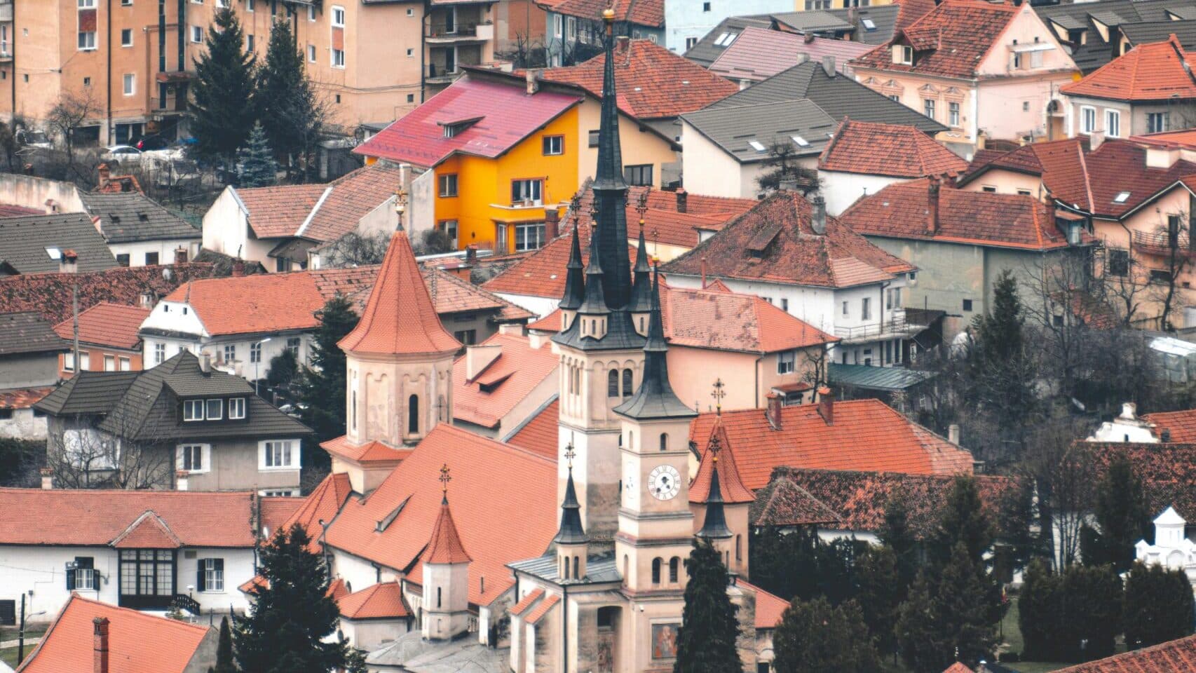 Unde se află cele mai fericite locuri din lume, România se află în top cu două orașe