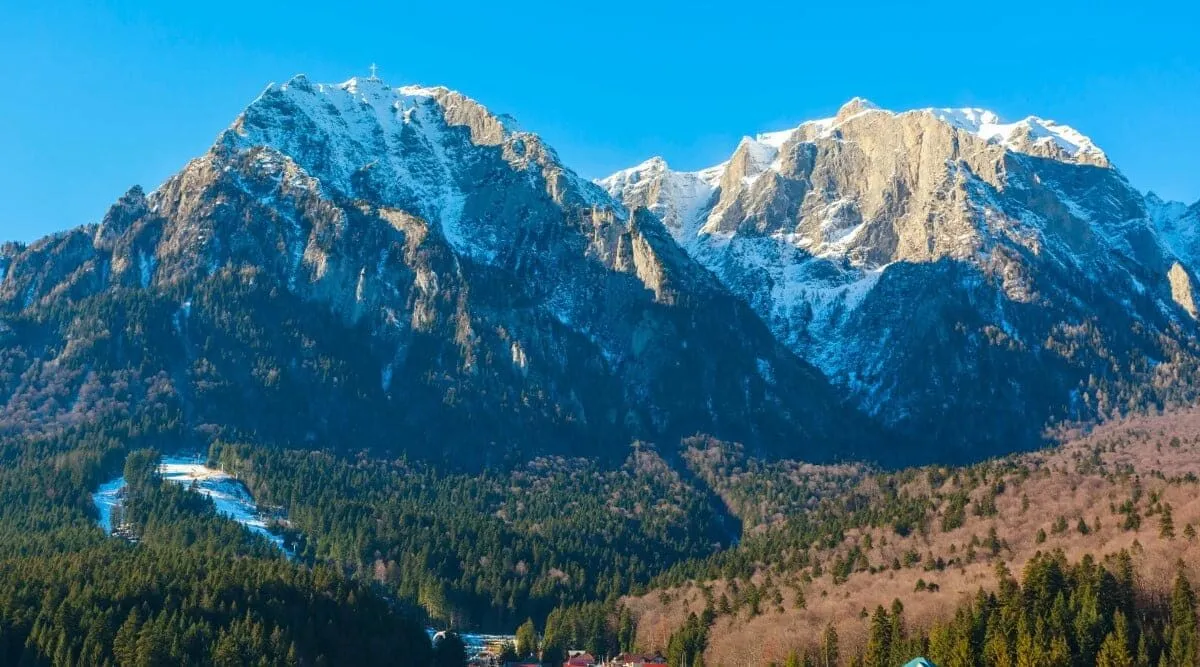 Cel-mai-frumos-oras-din-inima-muntilor-Romaniei.-Bate-Elvetia-sau-Austria-la-privelisti-e-in-topul-preferintelor-turistilor.jpg