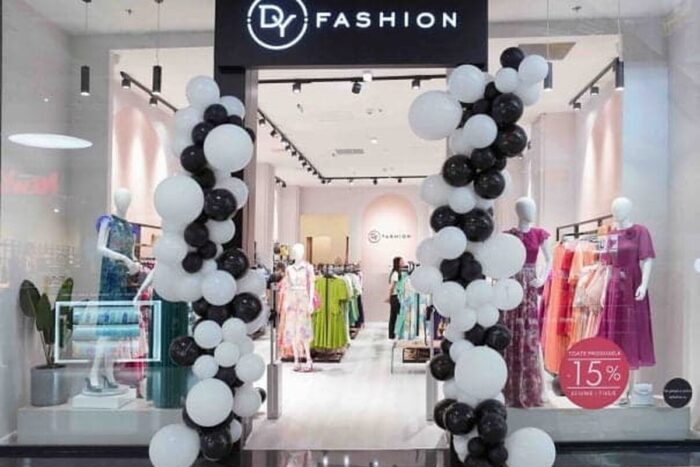Retailerul românesc DY Fashion și-a deschis primul său magazin fizic la Craiova, în urma unei investiții de 60.000 de euro DY Fashion concept store Craiova 4 605x420