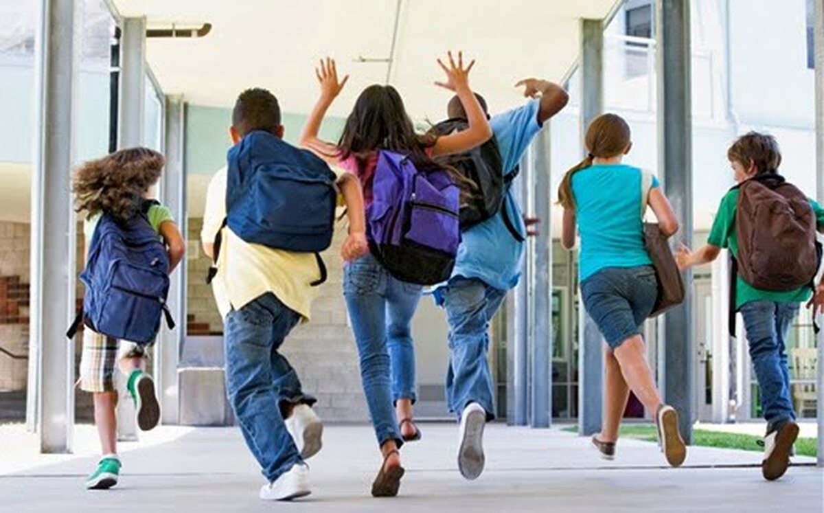 Care este situaţia în populaţia şcolară din sistemul naţional de educaţie din România?