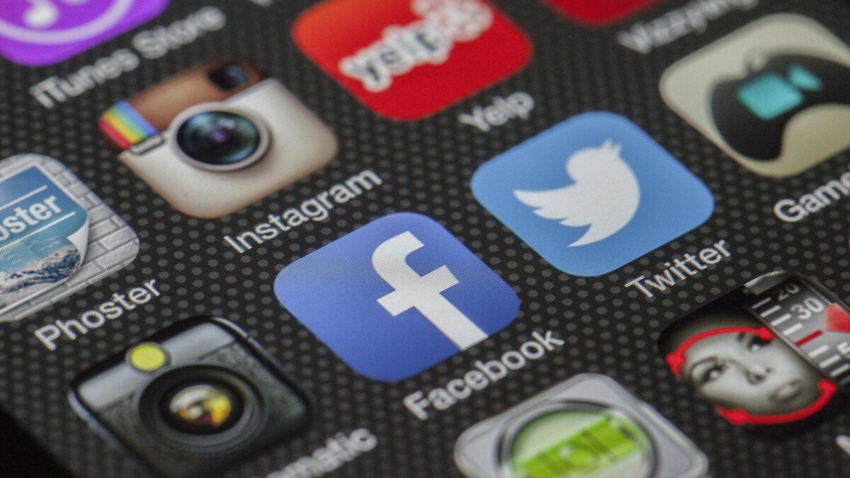 Facebook Instagram retele de socializare meta scaled e1710952998864
