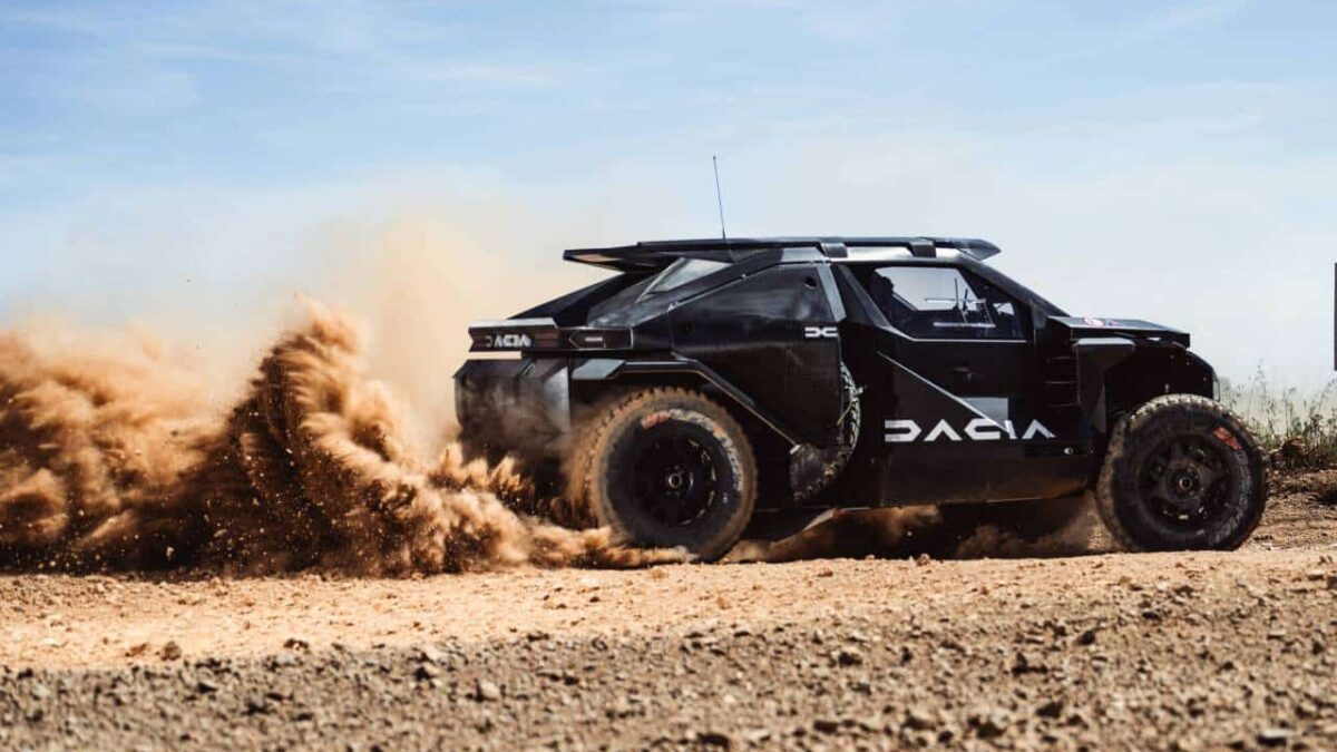 Echipa Dacia Sandriders a încheiat faza inițială de testare pentru raliul Dakar din iarna viitoare Sandrider Tests at Chateau De Lastours 1