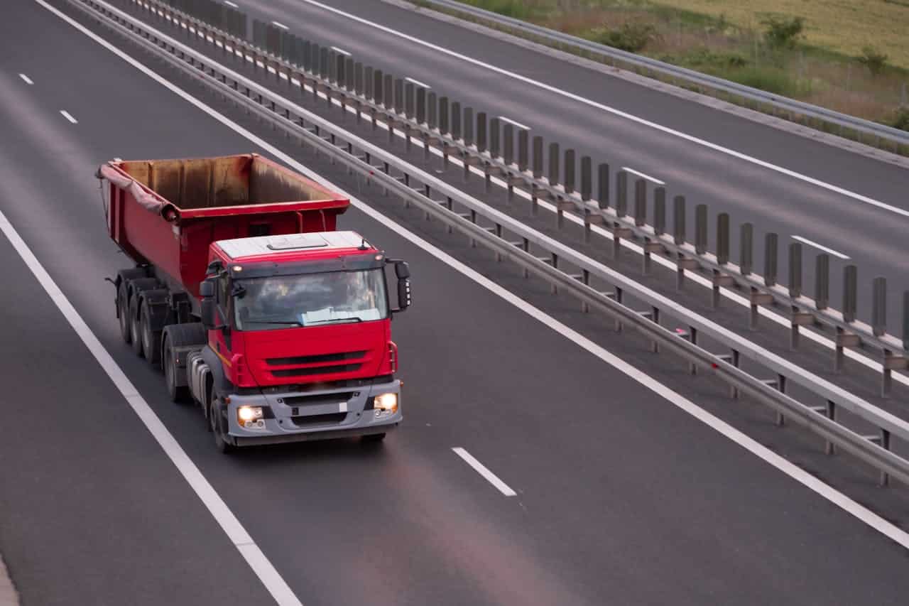Anvelopele de camion: Importanta si Diversitatea Tipurilor Disponibile in Comert