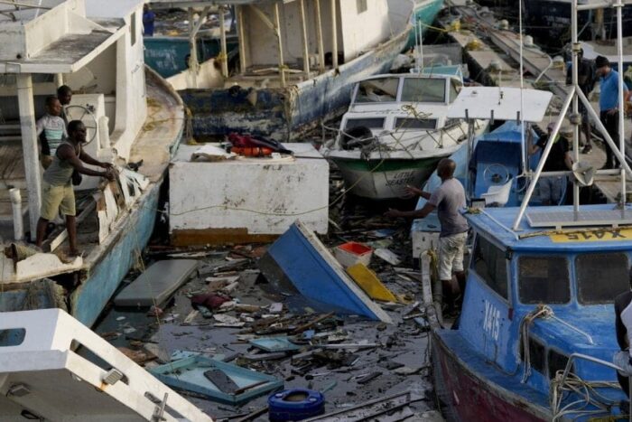 1719991175 cel putin 7 morti caraibe uraganul beryl se indreapta spre jamaica insulele cayman 910787