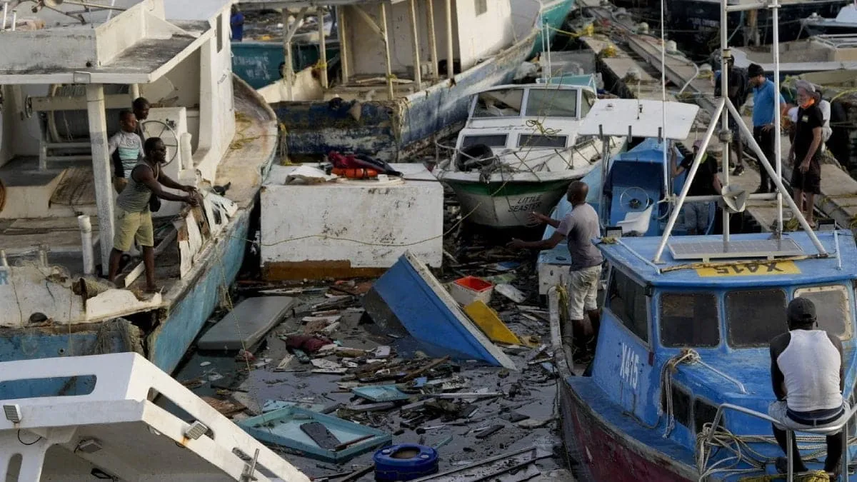 1719991175_cel-putin-7-morti-caraibe-uraganul-beryl-se-indreapta-spre-jamaica-insulele-cayman-910787.jpg