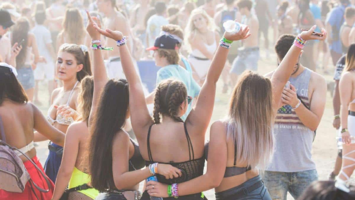 Cele mai simple idei de ținute de festival ușor de realizat şi purtat