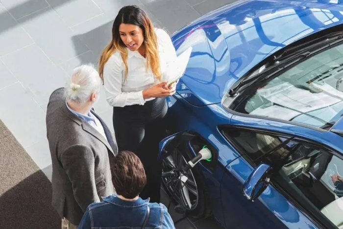 Dealer-auto-vanzari-masini-showrrom-piata-auto-1.jpg