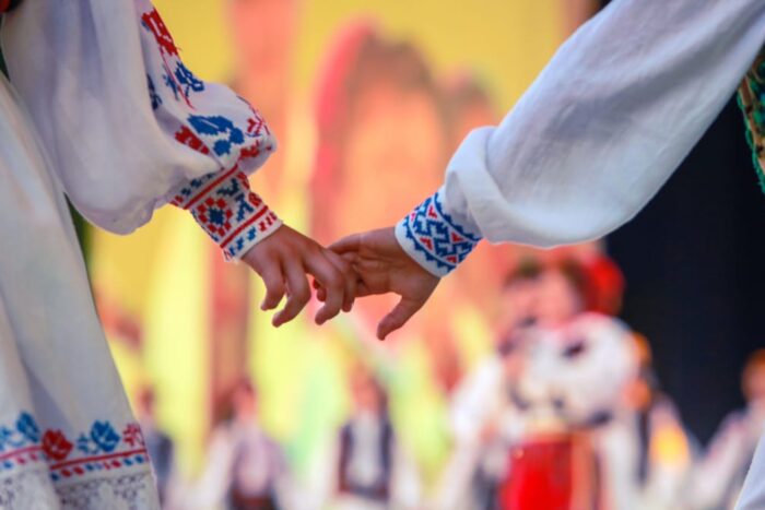 Obiceiul care nu lipseste de la nicio nunta romaneasca. De unde au pornit cele mai stranii traditii 2