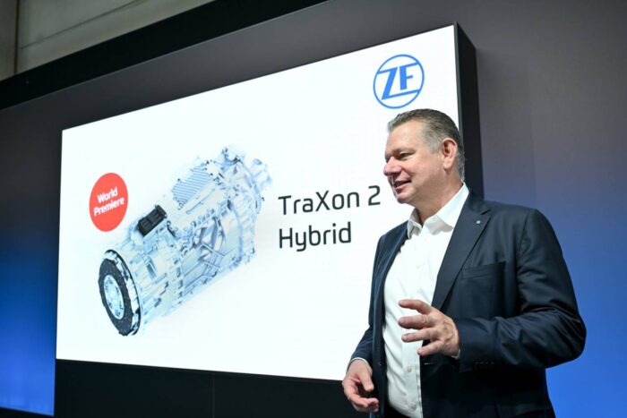 Care este furnizorul auto care anunță, în premieră mondială, transmisia TraXon 2 Hybid pentru vehicule comerciale grele ZF Global Technology Day 1