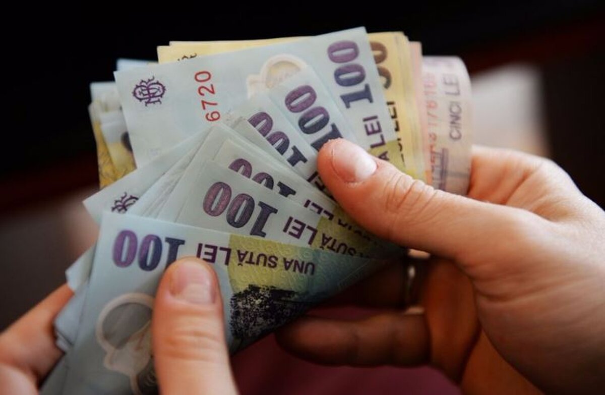 În România, veniturile totale medii lunare pe persoană s-au cifrat la 3.210 lei, iar cheltuielile la 2.729 lei