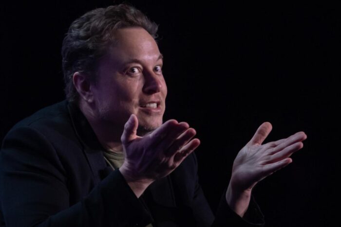 elon-musk-neaga-informatia-conform-careia-va-dona-45-de-milioane-de-dolari-pe-luna-pentru-914154.jpg