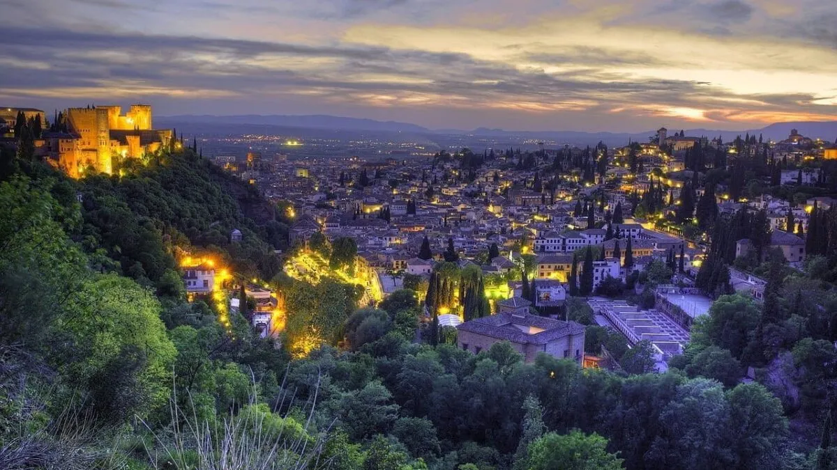 granada-1150325_1280.jpg