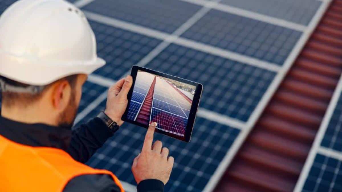 nicolae-ciuca-pnl-panouri-fotovoltaice-prosumatori-baterii-de-stocare-913162.jpg