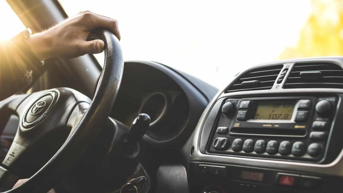Greșeli comune de evitat la achiziționarea unei mașini second-hand pexels blitzboy 1073031 1