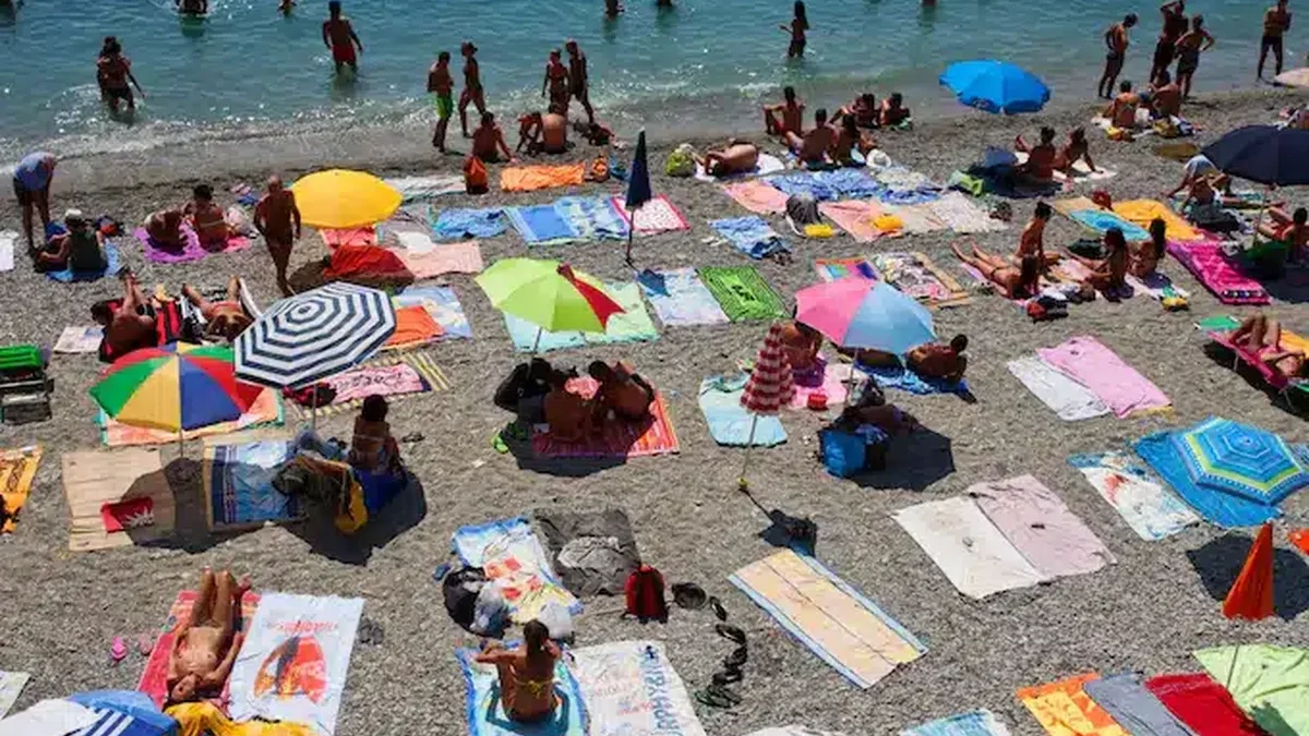 Pentu ce se dă o amendă de 1250 de lei de bun simț pe plajă şi ce este interzis să faci pe plajă înainte de ora 9 dimineața Amenda de 1250 de lei pentru turistii care incalca o regula de bun simt pe plaja. Ce este interzis inainte de ora 9 dimineata sa faci 2
