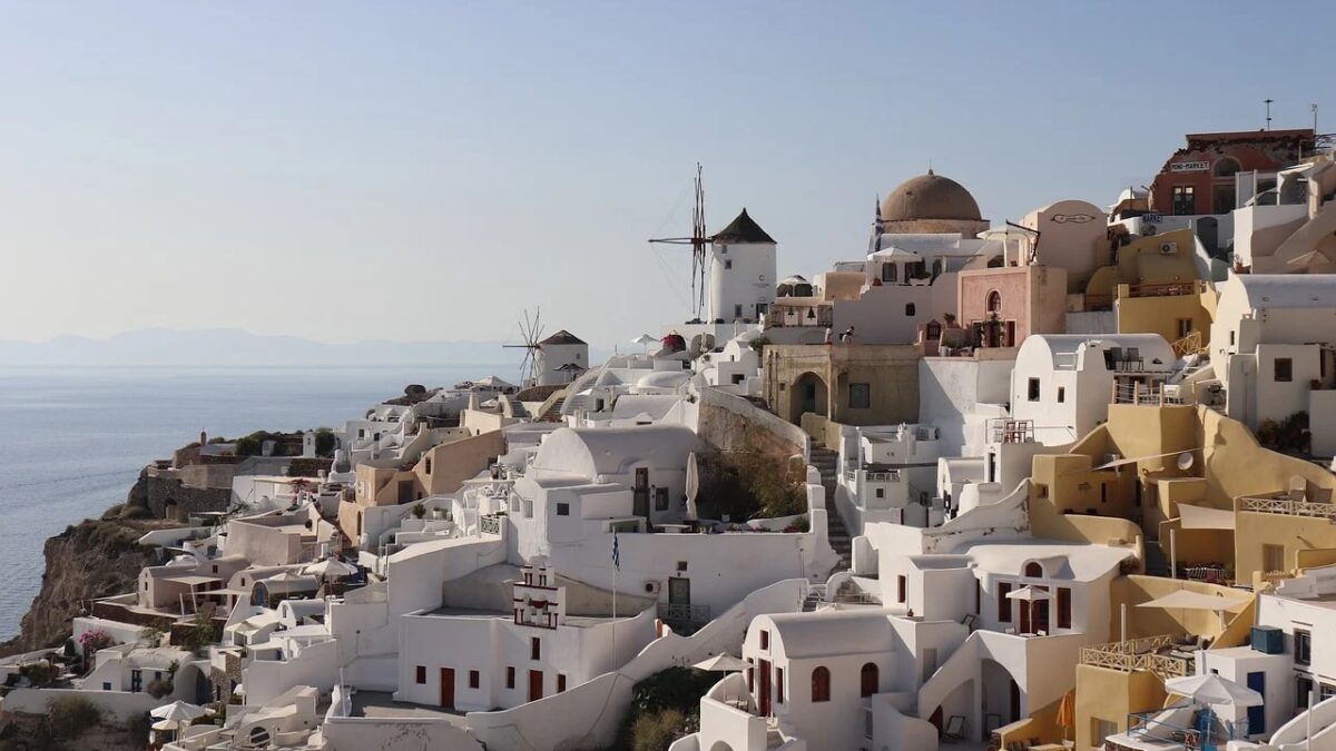 Dispare aceasta insula faimoasa de pe harta Greciei. Este vizitata de romani in fiecare an