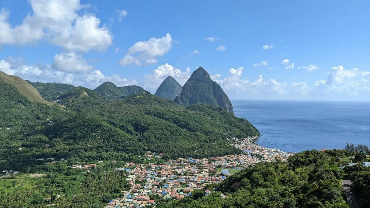 Singura-tara-din-lume-numita-dupa-o-femeie.-A-devenit-o-frumoasa-destinatie-de-vacanta-cu-munte-si-mare.jpeg