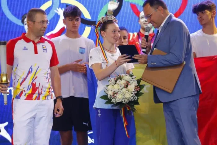 Ana Maria Bărbosu a primit titlul de Ambasador al municipiului Focşani, iar vineri gimnasta va primi medalia de bronz ana maria barbosu a primit titlul de ambasador al municipiului focsani gimnasta va primi vineri medalia de bronz 917879
