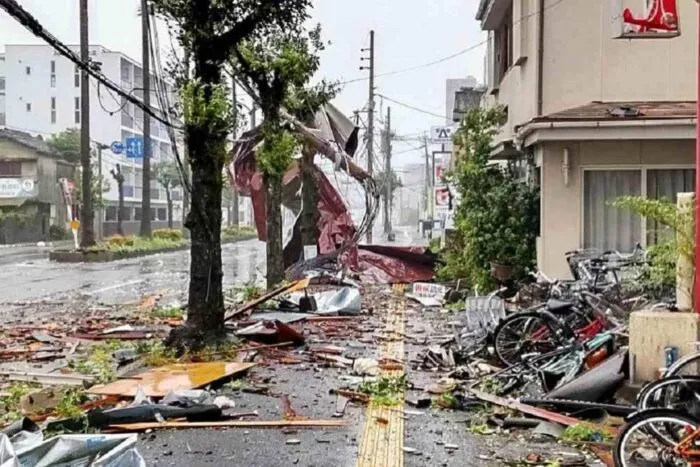 japonia-a-fost-lovita-de-cel-mai-puternic-taifun-din-acest-an-cu-rafale-de-250-km-ora-trei-morti-un-milion-de-oameni-evacuati-920041.jpeg