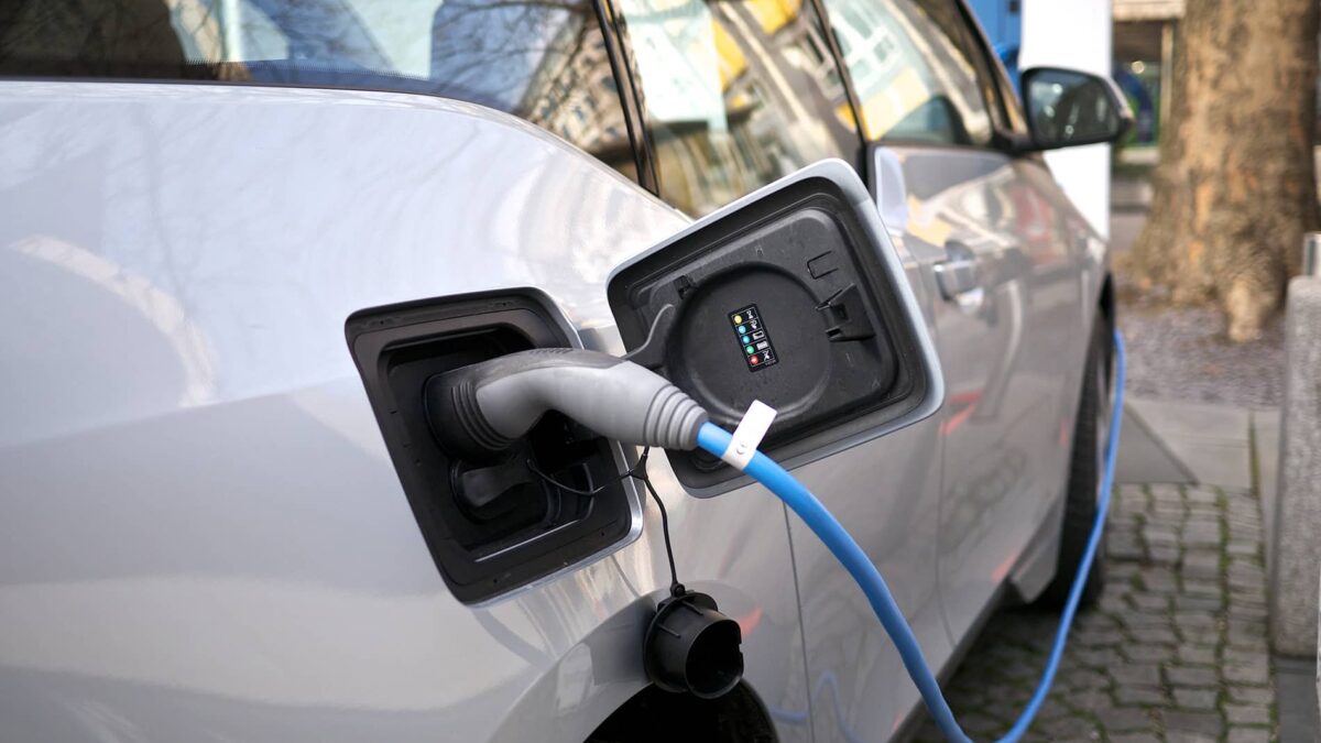 Care este difernţa de preţ dintre mașinile electrice şi cele termice? masini electrice 76495867