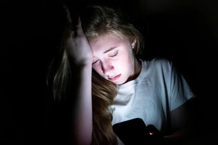 o fetita de 12 ani din buzau a alertat politistii din sua cu un mesaj online de suicid ar fi fost victima cyberbullingului 919030