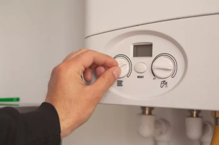 Cât vor plăti la iarnă românii cu centrale termice. Facturi mai mari anul acesta. Suma pe care o vor scoate din buzunar cei care locuiesc într-un apartament cu două camere