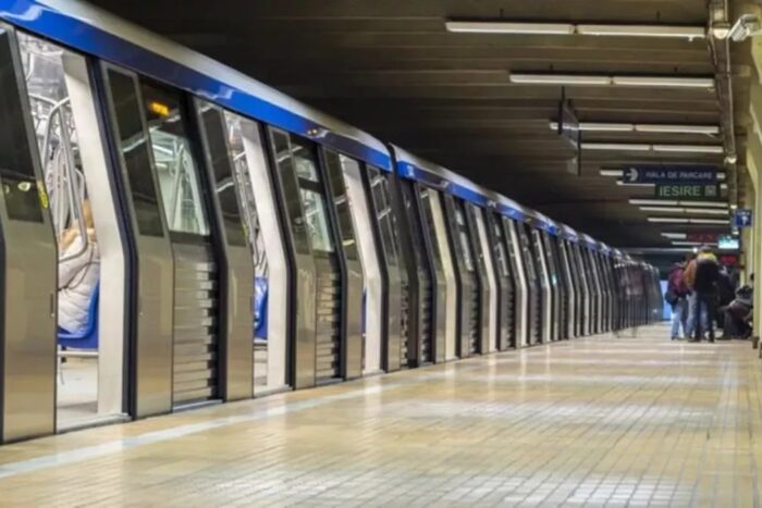 Fum-negru-si-dens-la-metroul-din-Bucuresti.-Calatorii-au-sunat-la-112.jpg