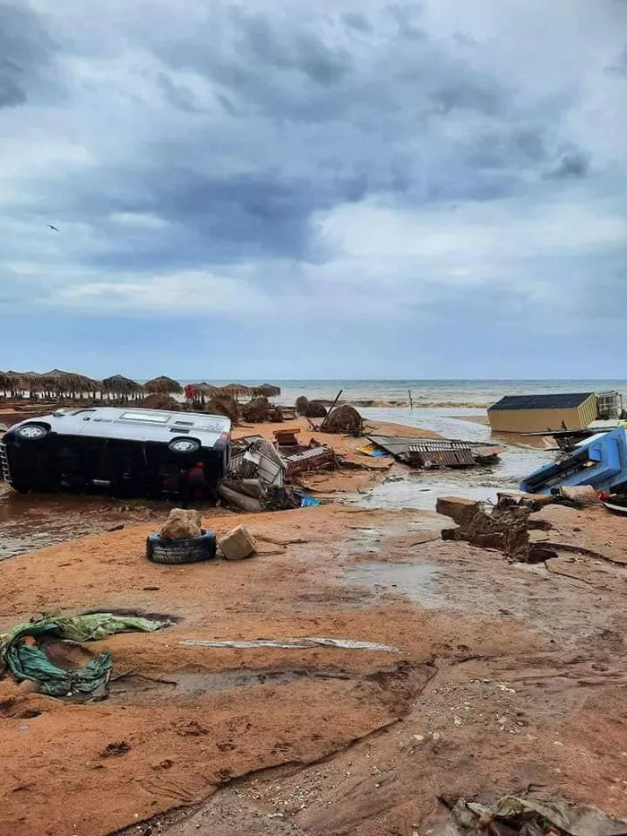 Norii s au dezlantuit pe litoral Furtunile si ploile puternice au. A fost emis cod rosu in Constant